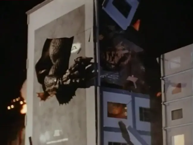 Kraa distrugge il manifesto di Godzilla