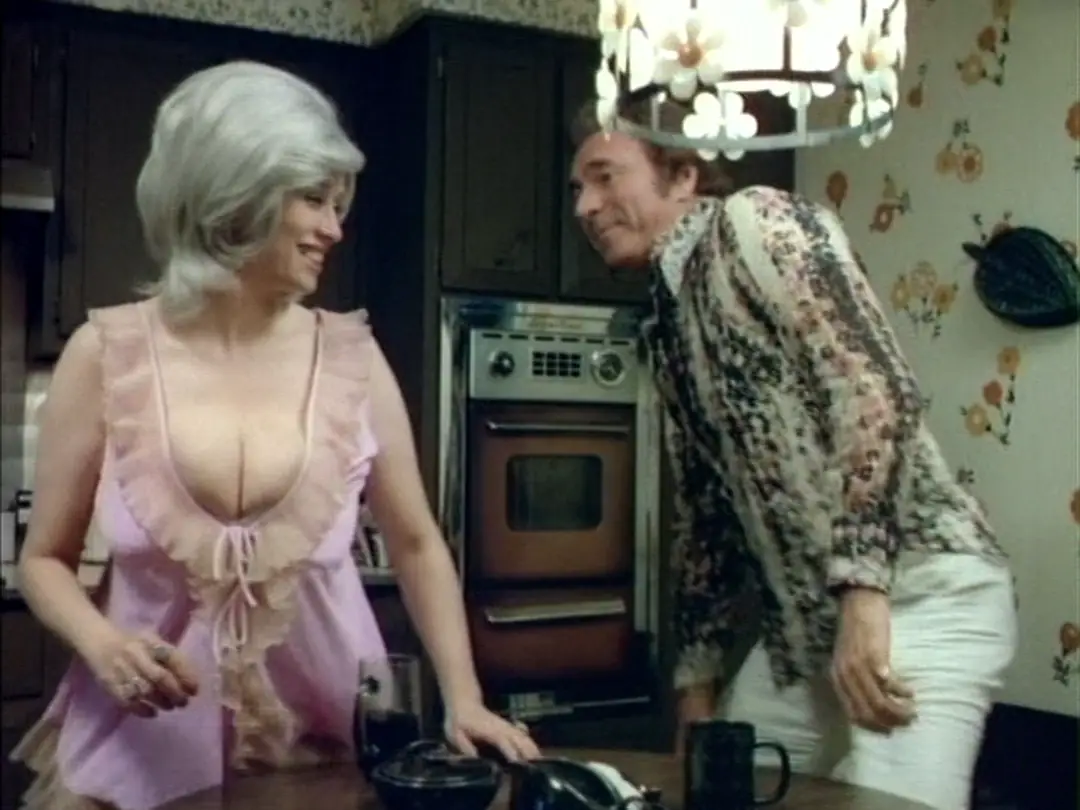 La chiamavano Susy Tettalunga - Deadly Weapons (1974) di Doris Wishman con Chesty Morgan